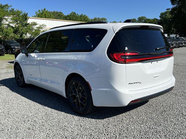 new 2024 Chrysler Pacifica car, priced at $40,108