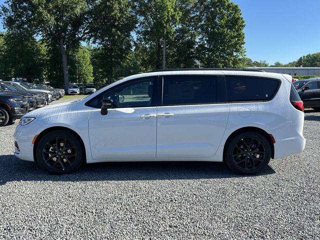 new 2024 Chrysler Pacifica car, priced at $40,108