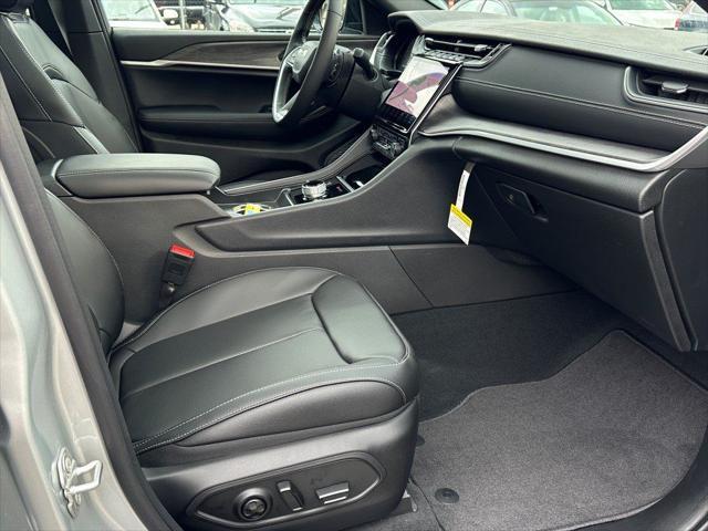 new 2025 Jeep Grand Cherokee car, priced at $48,695