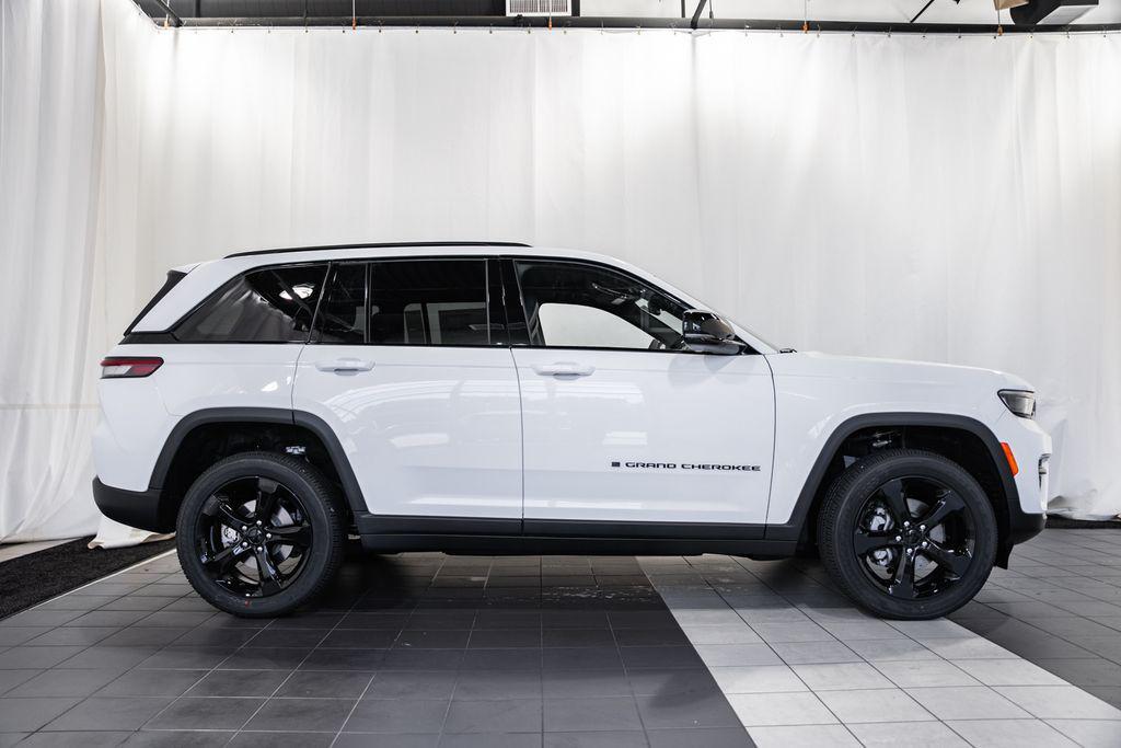 new 2025 Jeep Grand Cherokee car, priced at $41,024