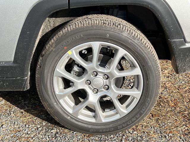 new 2024 Jeep Compass car, priced at $30,435