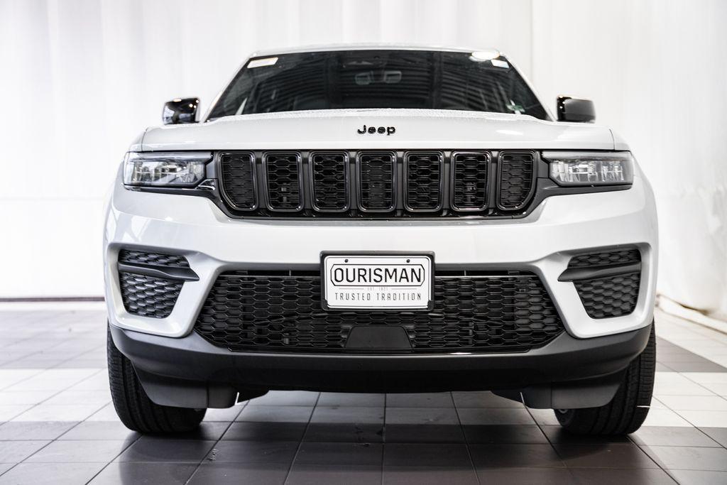 new 2025 Jeep Grand Cherokee car, priced at $41,310