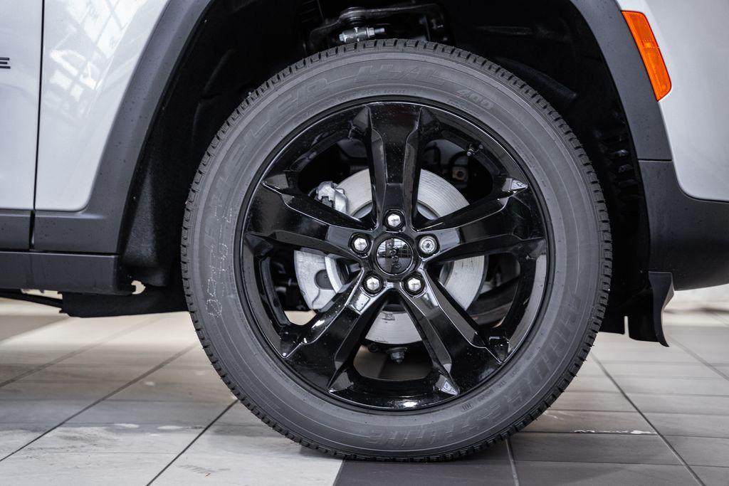 new 2025 Jeep Grand Cherokee car, priced at $41,310