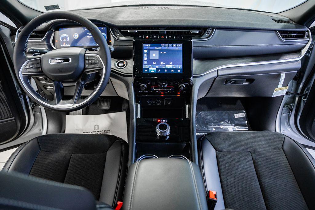 new 2025 Jeep Grand Cherokee car, priced at $41,310