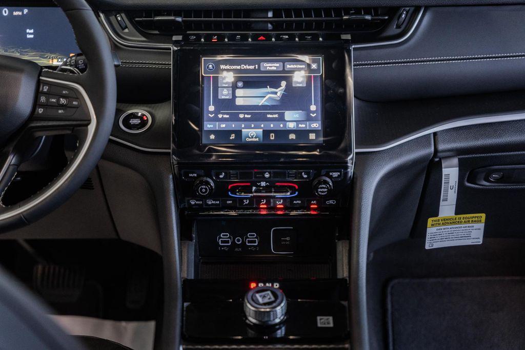 new 2025 Jeep Grand Cherokee car, priced at $37,081
