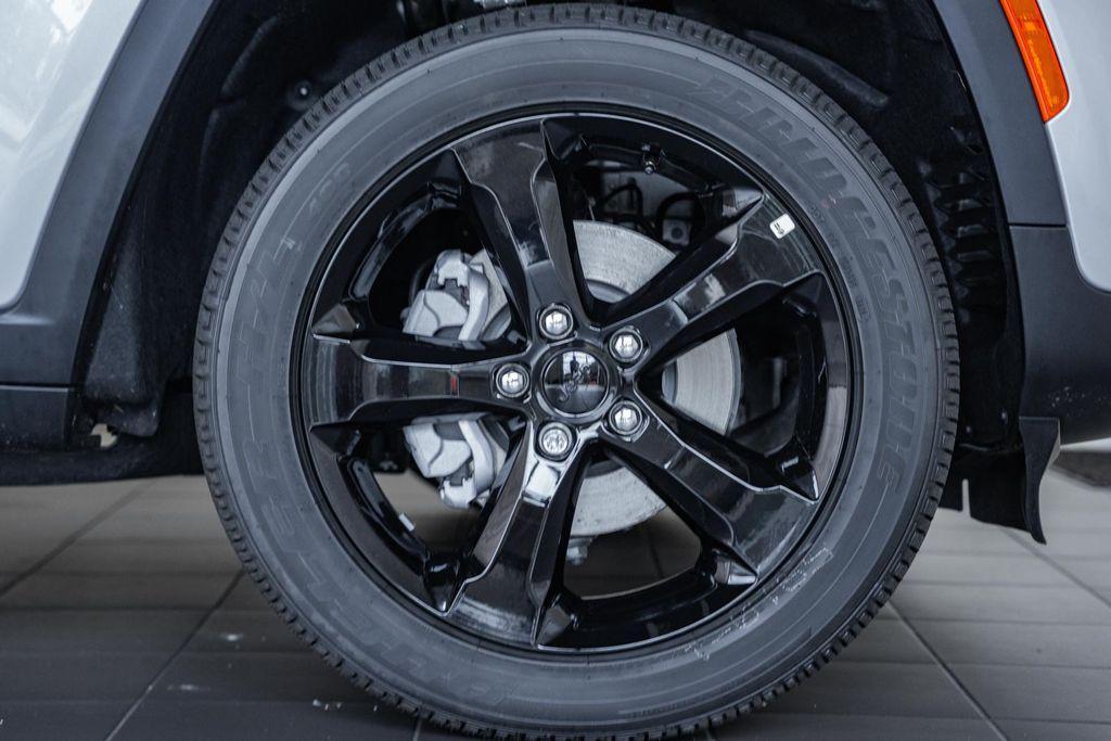 new 2025 Jeep Grand Cherokee car, priced at $37,081