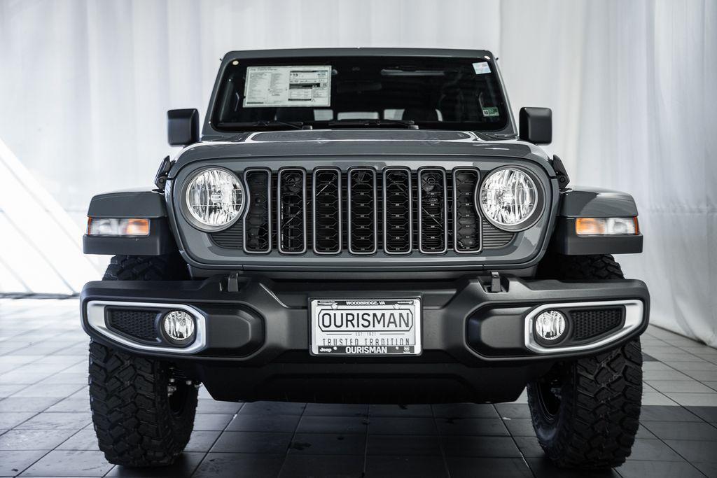 new 2025 Jeep Gladiator car, priced at $42,990