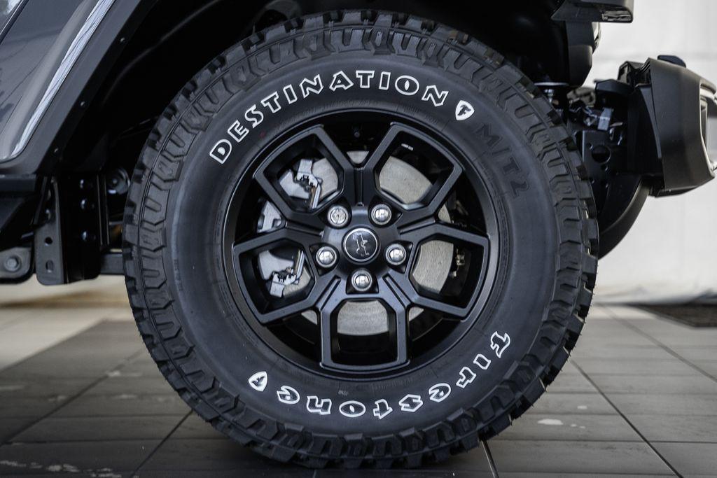 new 2025 Jeep Gladiator car, priced at $42,990