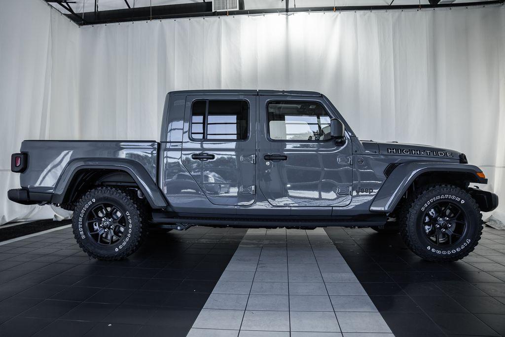 new 2025 Jeep Gladiator car, priced at $42,990
