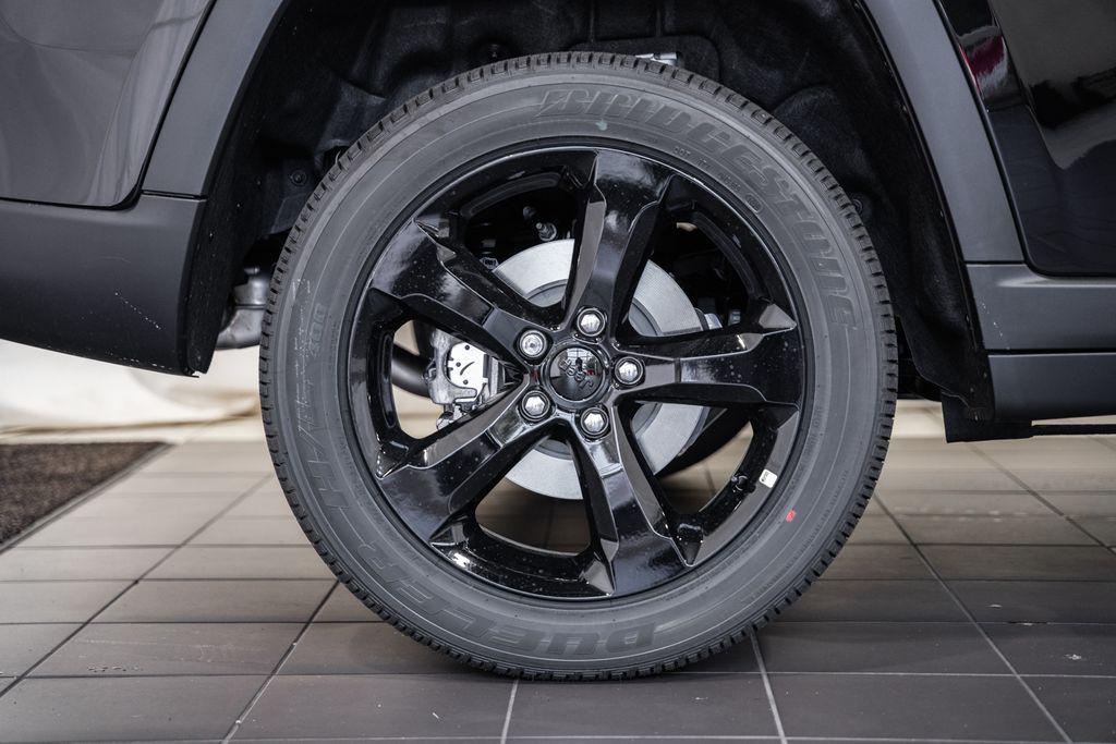 new 2025 Jeep Grand Cherokee car, priced at $38,810