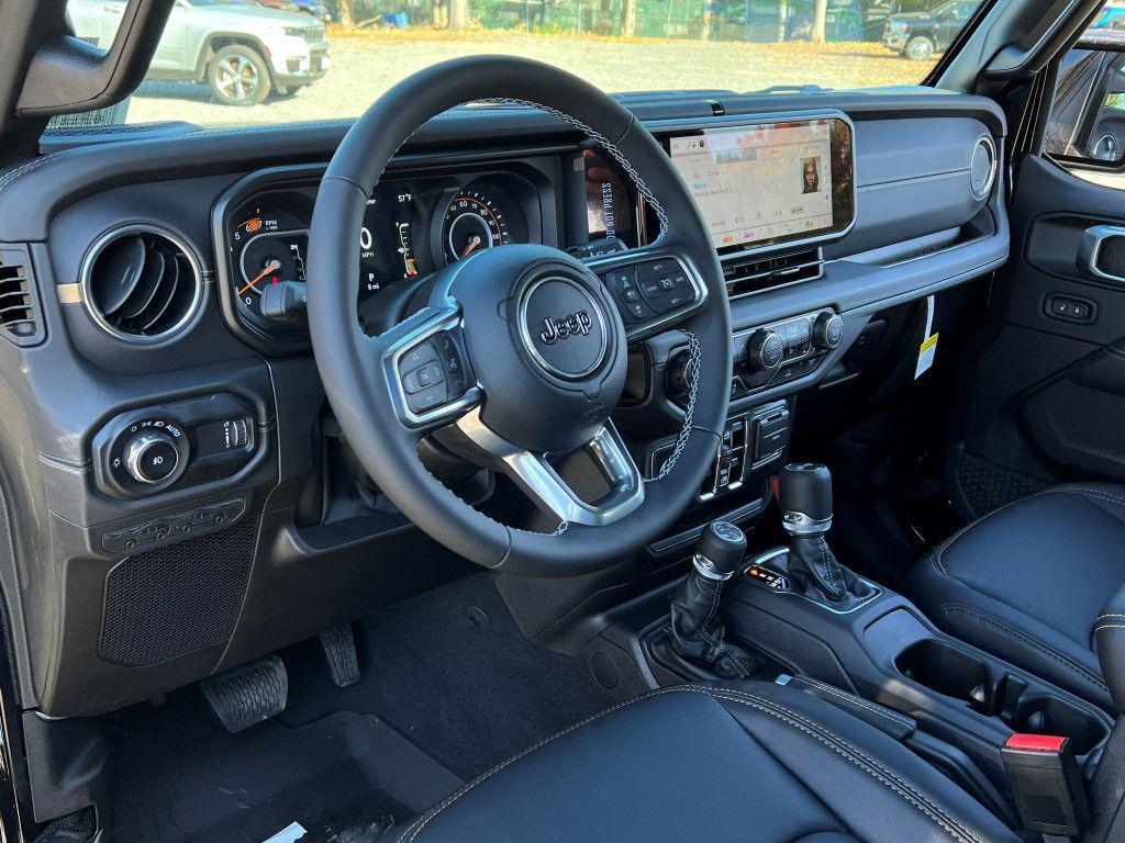 new 2025 Jeep Wrangler car, priced at $48,075