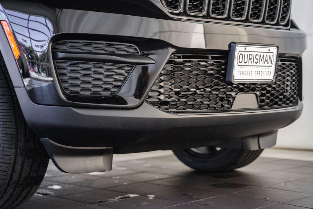new 2025 Jeep Grand Cherokee car, priced at $40,810