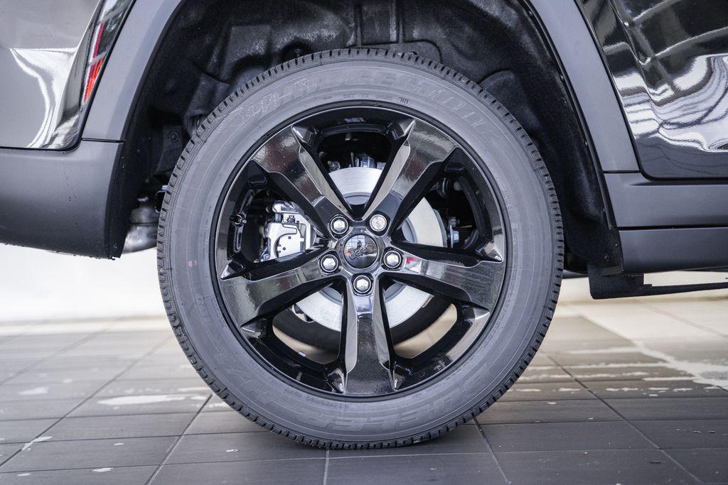 new 2025 Jeep Grand Cherokee car, priced at $40,810