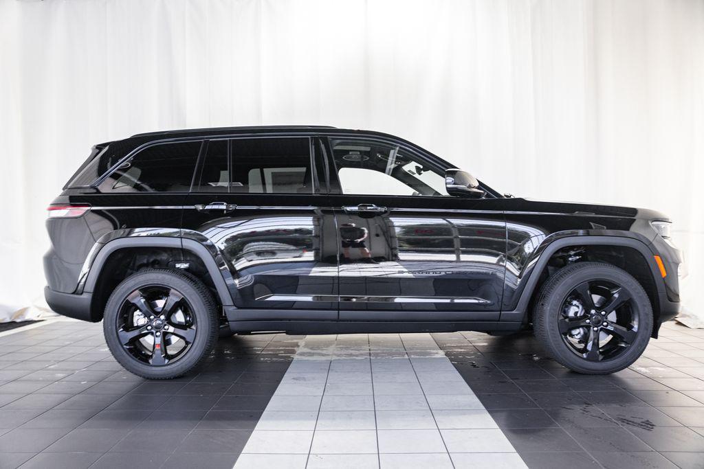 new 2025 Jeep Grand Cherokee car, priced at $40,810
