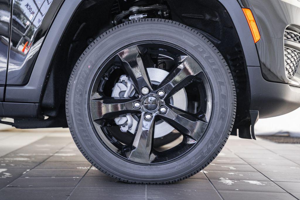 new 2025 Jeep Grand Cherokee car, priced at $40,810