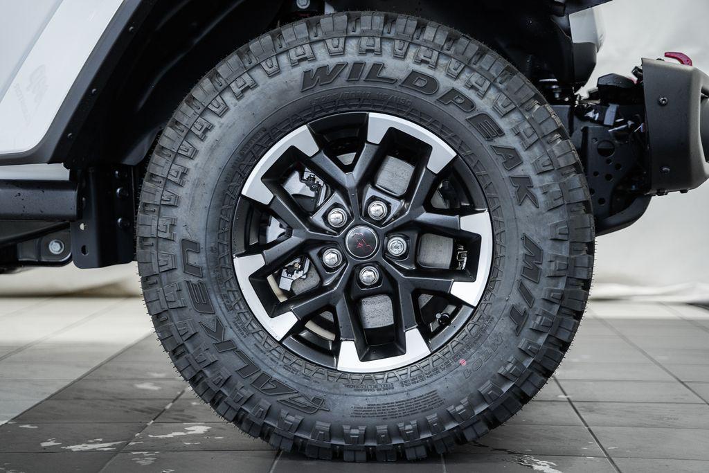 new 2025 Jeep Gladiator car, priced at $55,935