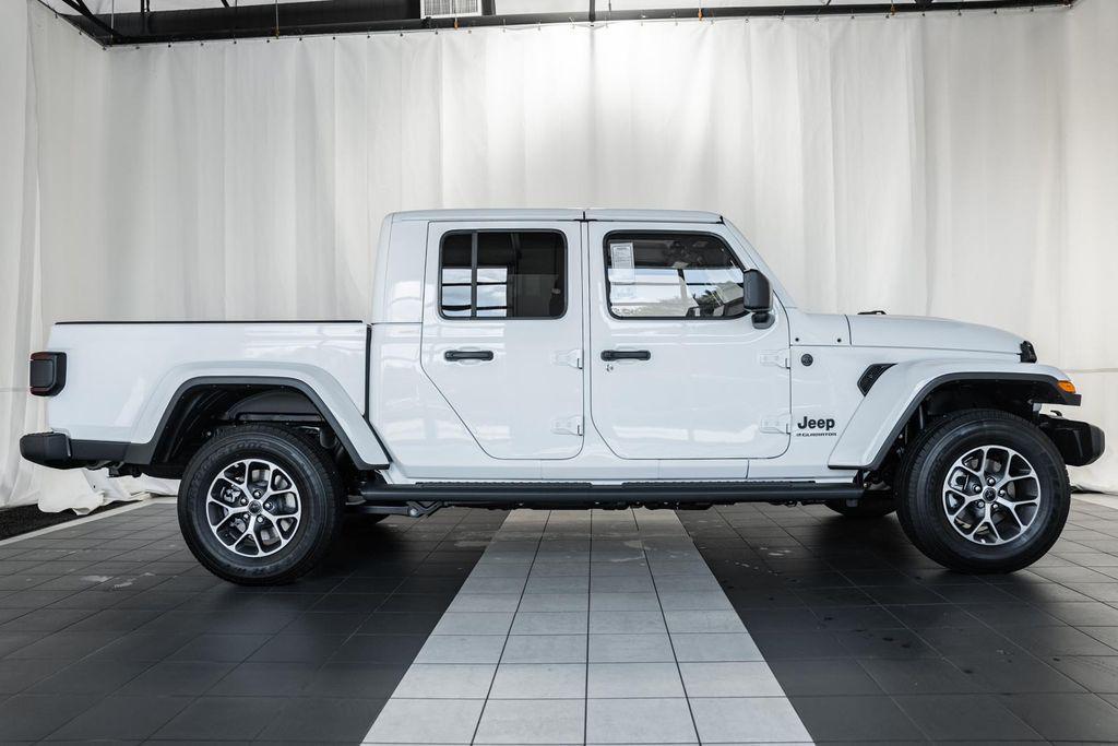 new 2025 Jeep Gladiator car, priced at $49,320
