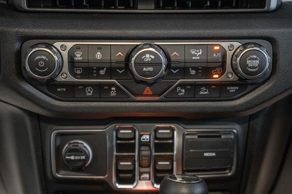 new 2025 Jeep Gladiator car, priced at $49,320