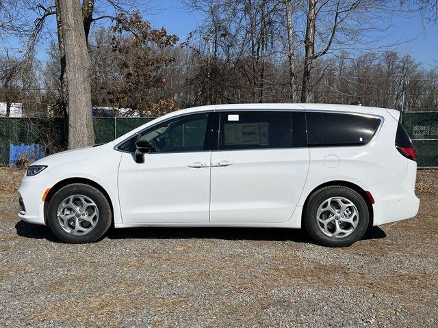 new 2024 Chrysler Pacifica car, priced at $49,325