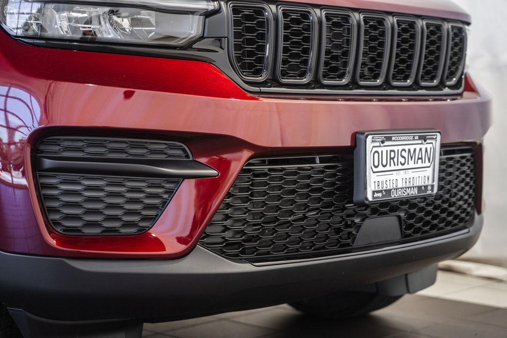 new 2025 Jeep Grand Cherokee car, priced at $38,330