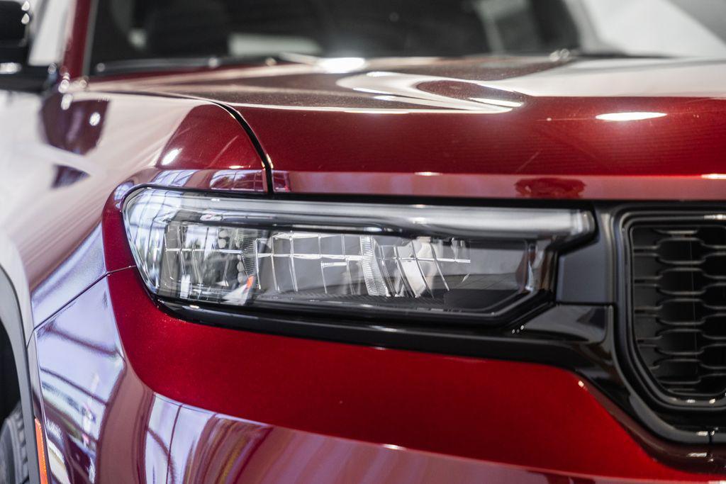 new 2025 Jeep Grand Cherokee car, priced at $38,330