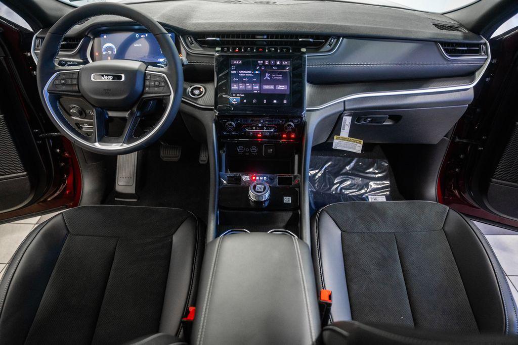 new 2025 Jeep Grand Cherokee car, priced at $38,330