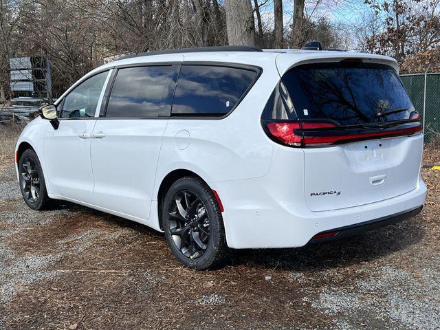 new 2024 Chrysler Pacifica car, priced at $41,358