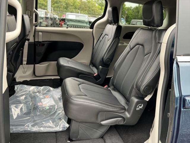 new 2024 Chrysler Pacifica car, priced at $38,666