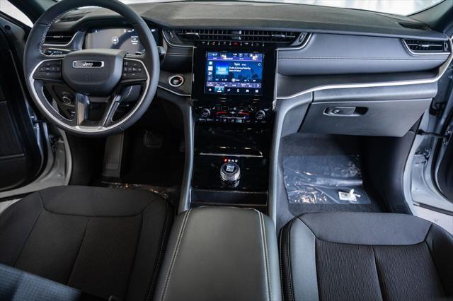 new 2025 Jeep Grand Cherokee car, priced at $40,880