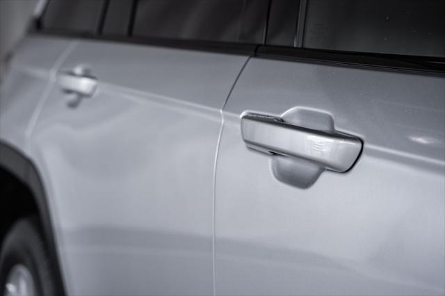 new 2025 Jeep Grand Cherokee car, priced at $40,880