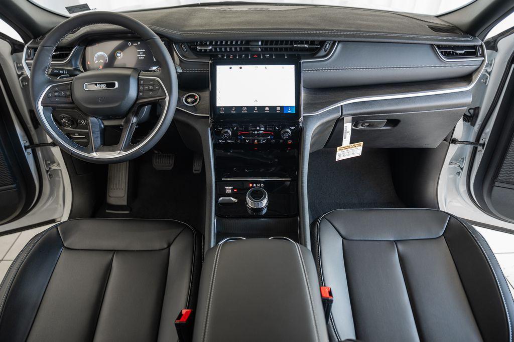 new 2025 Jeep Grand Cherokee car, priced at $42,727