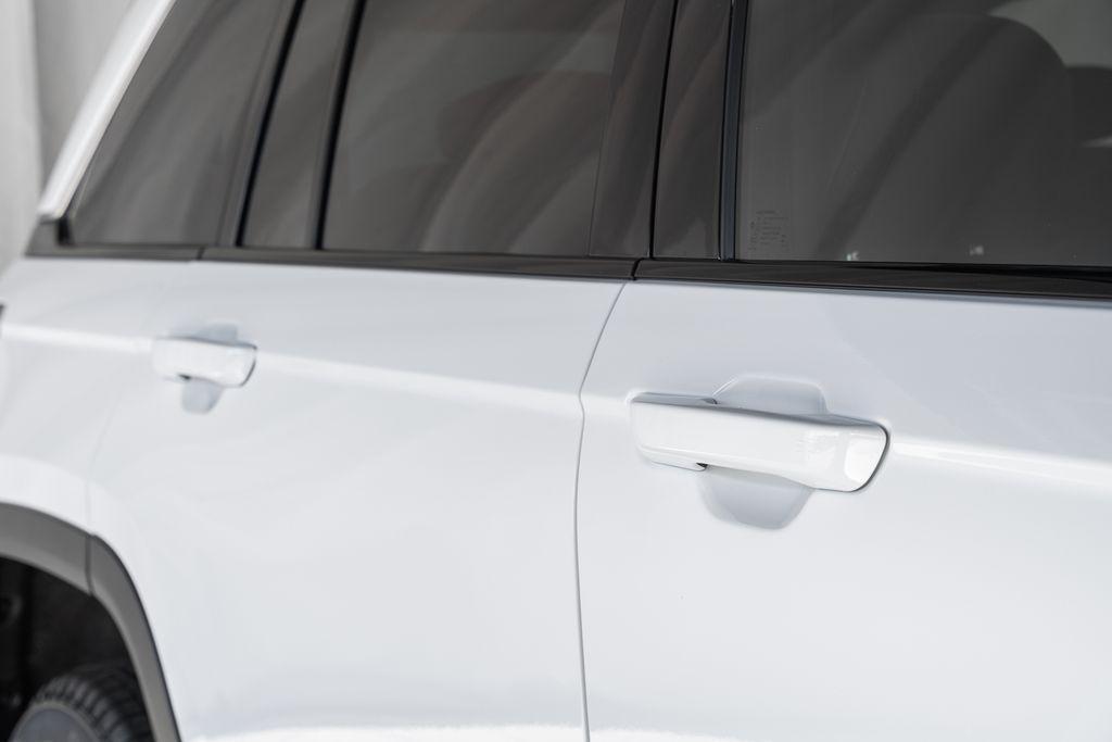 new 2025 Jeep Grand Cherokee car, priced at $42,727