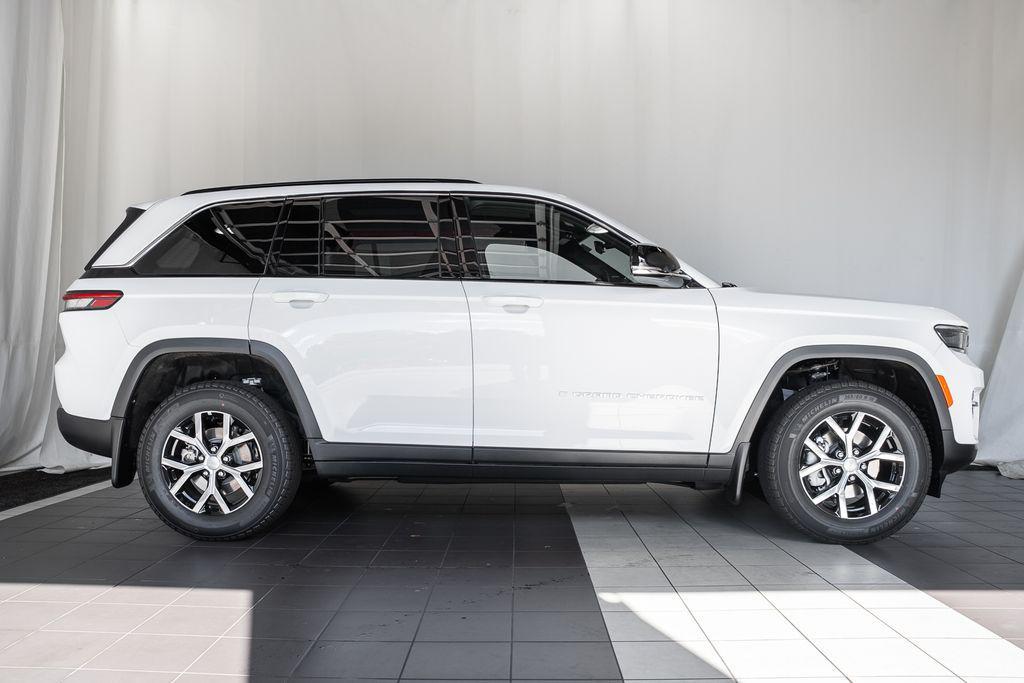 new 2025 Jeep Grand Cherokee car, priced at $42,727
