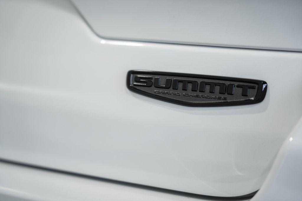 new 2025 Jeep Grand Cherokee car, priced at $60,759