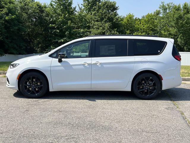 new 2024 Chrysler Pacifica car, priced at $41,458