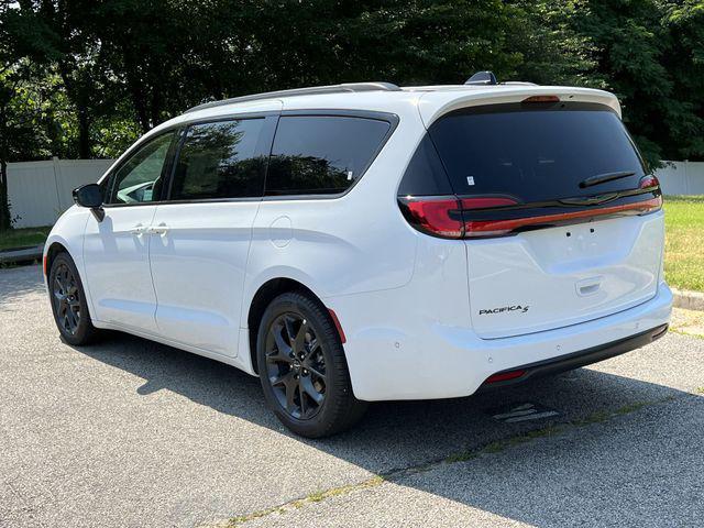 new 2024 Chrysler Pacifica car, priced at $41,458