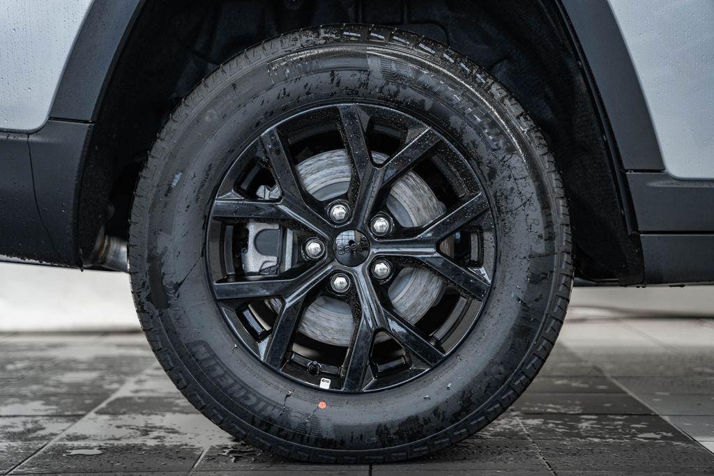 new 2025 Jeep Grand Cherokee L car, priced at $40,533