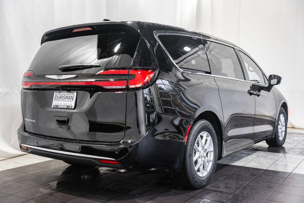 new 2026 Chrysler Pacifica car, priced at $44,392
