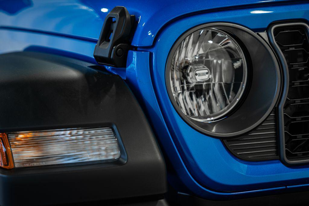 new 2025 Jeep Wrangler car, priced at $47,270
