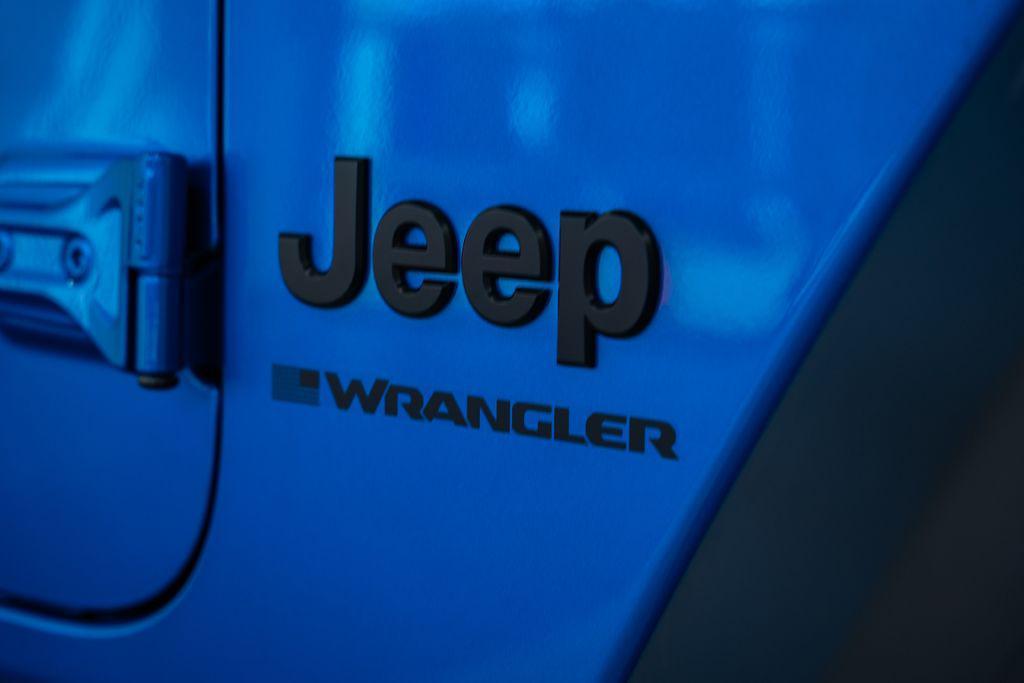new 2025 Jeep Wrangler car, priced at $47,270