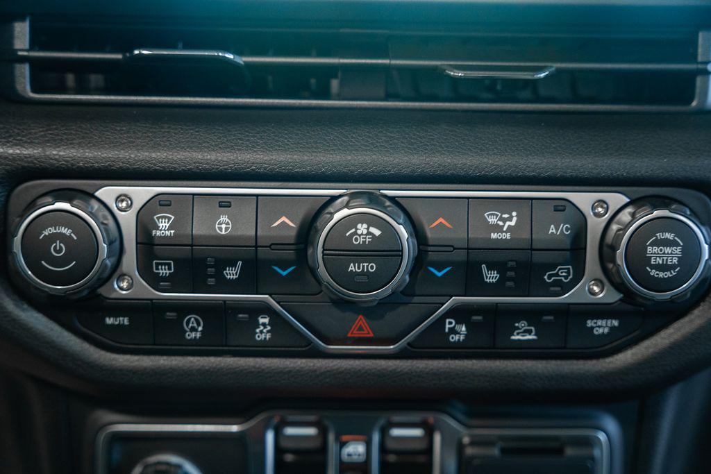 new 2025 Jeep Wrangler car, priced at $47,270