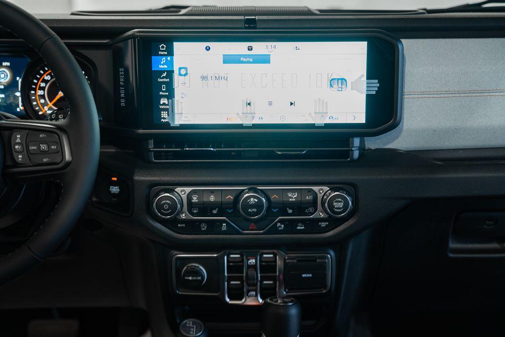 new 2025 Jeep Wrangler car, priced at $47,270