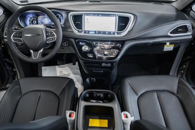 new 2025 Chrysler Pacifica Hybrid car, priced at $49,738
