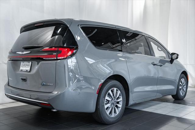 new 2025 Chrysler Pacifica Hybrid car, priced at $49,738