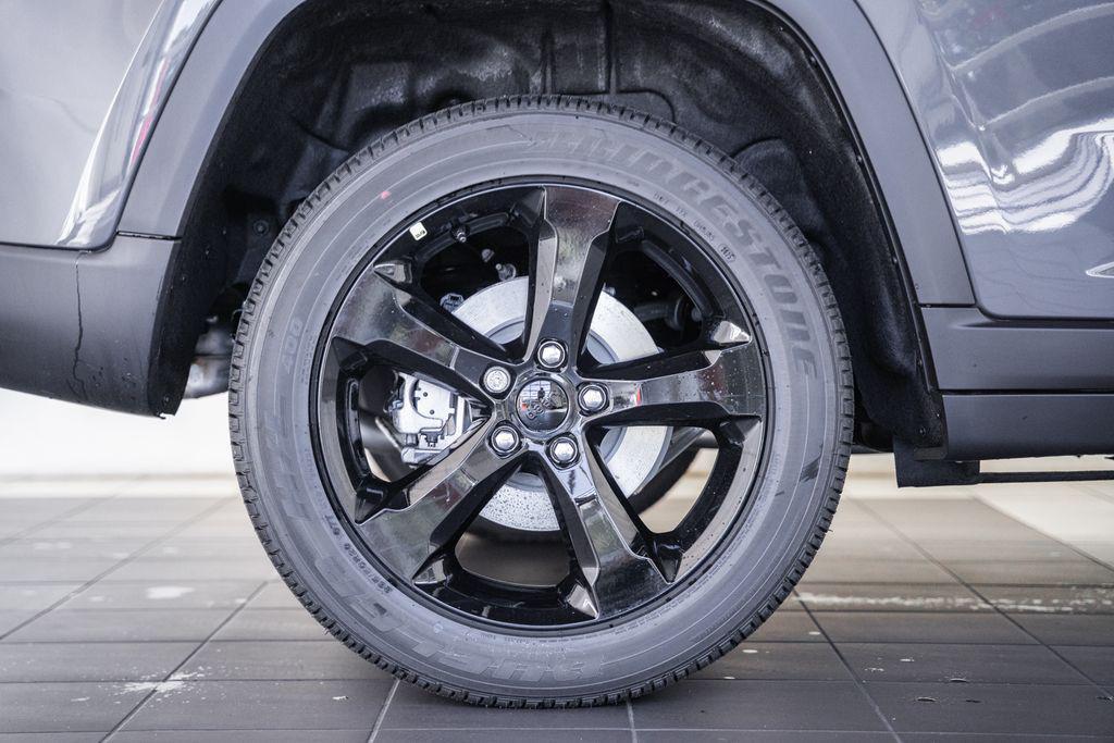 new 2025 Jeep Grand Cherokee car, priced at $41,706