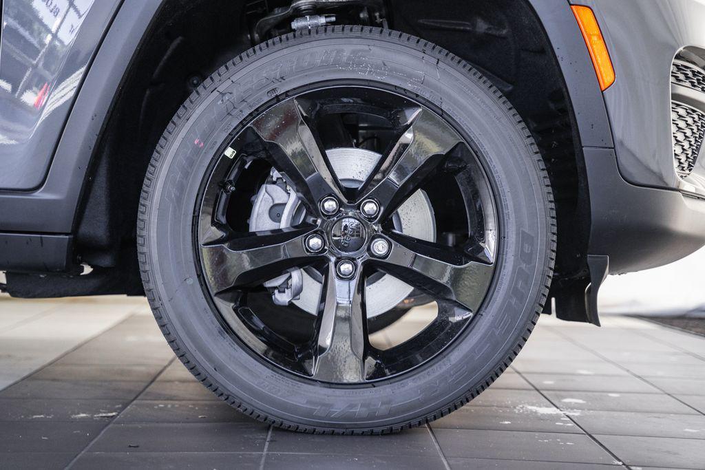 new 2025 Jeep Grand Cherokee car, priced at $41,706