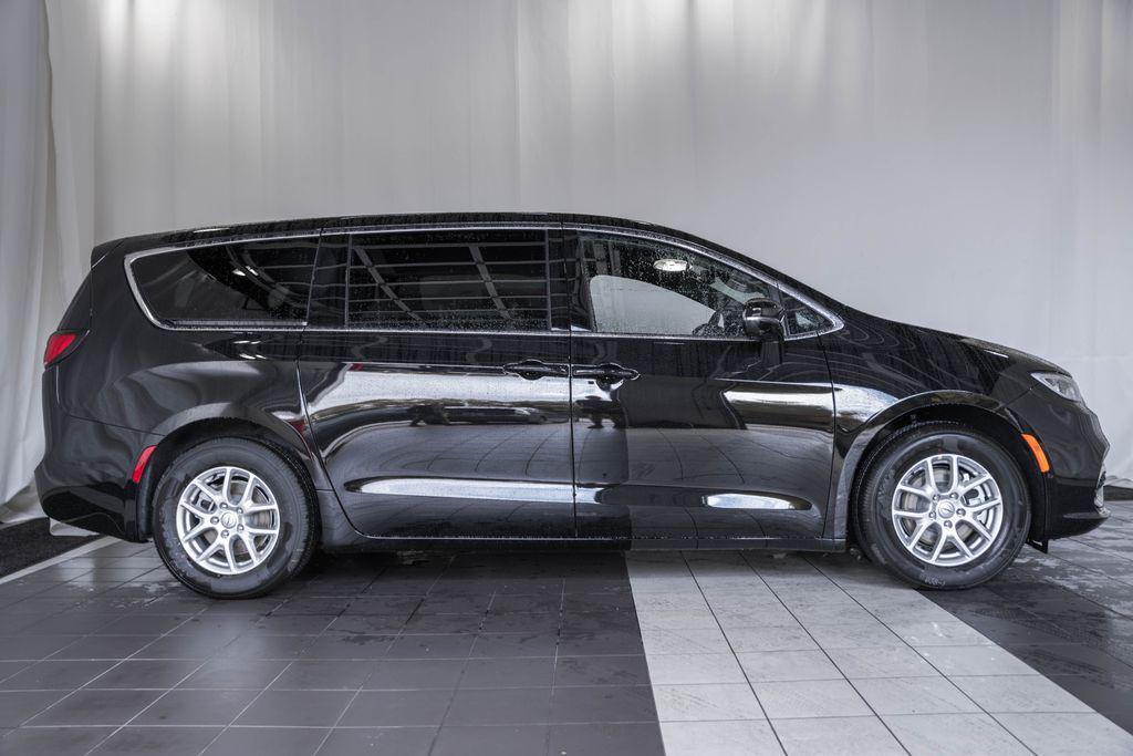 new 2026 Chrysler Pacifica car, priced at $45,917