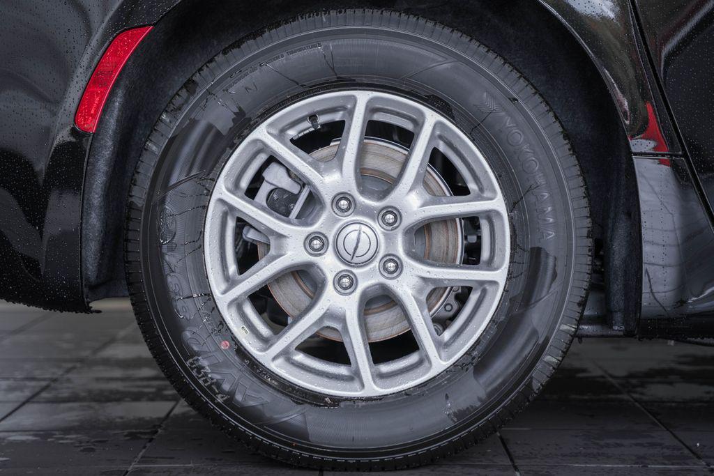 new 2026 Chrysler Pacifica car, priced at $45,917