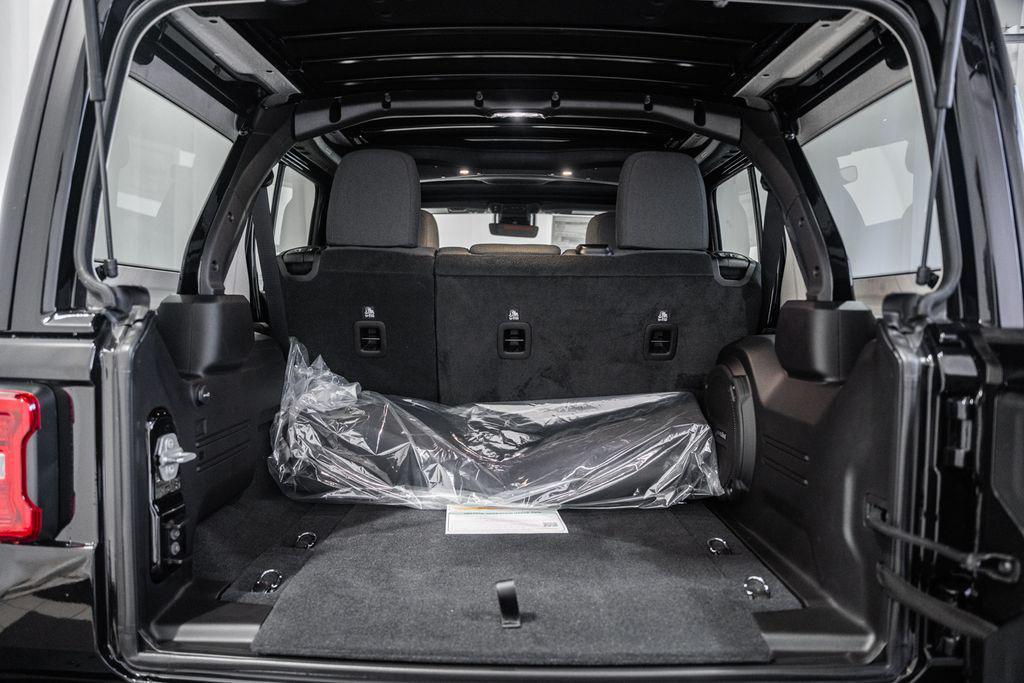 new 2025 Jeep Wrangler car, priced at $61,701