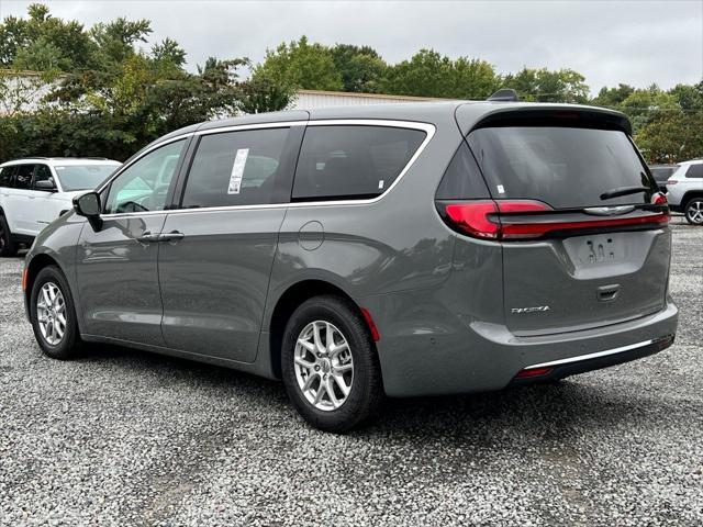 new 2024 Chrysler Pacifica car, priced at $38,666